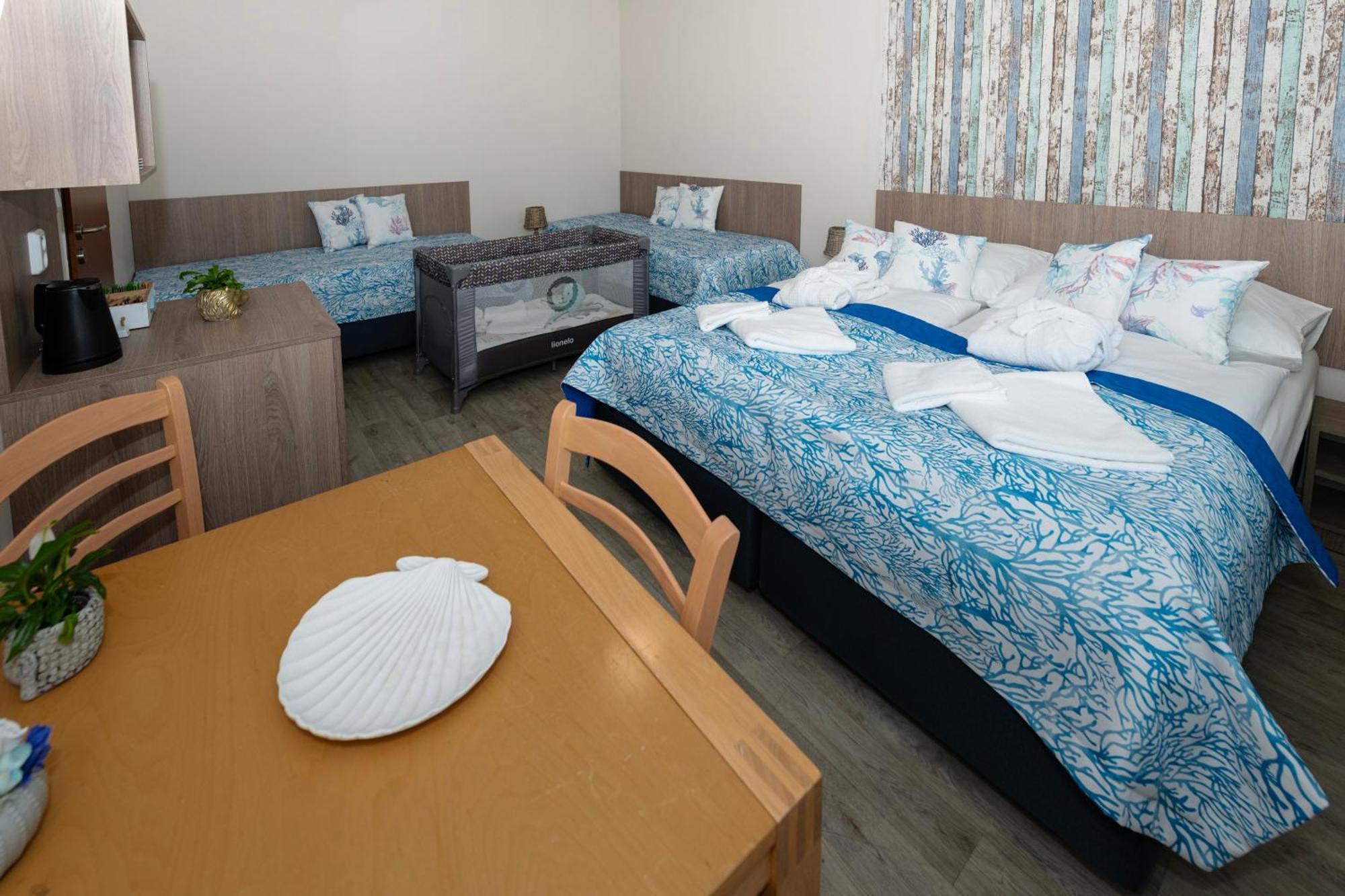 Aqua Hotel Decin Bagian luar foto